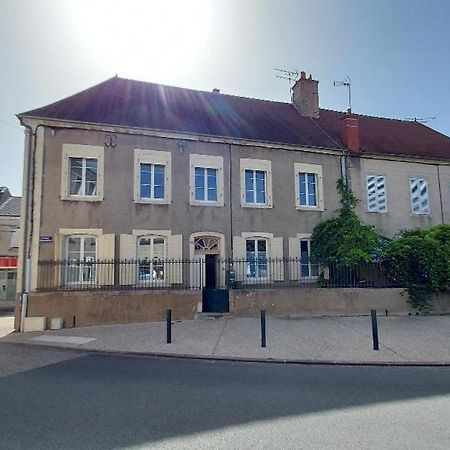 Les Gites Du Chateau Châteaumeillant エクステリア 写真