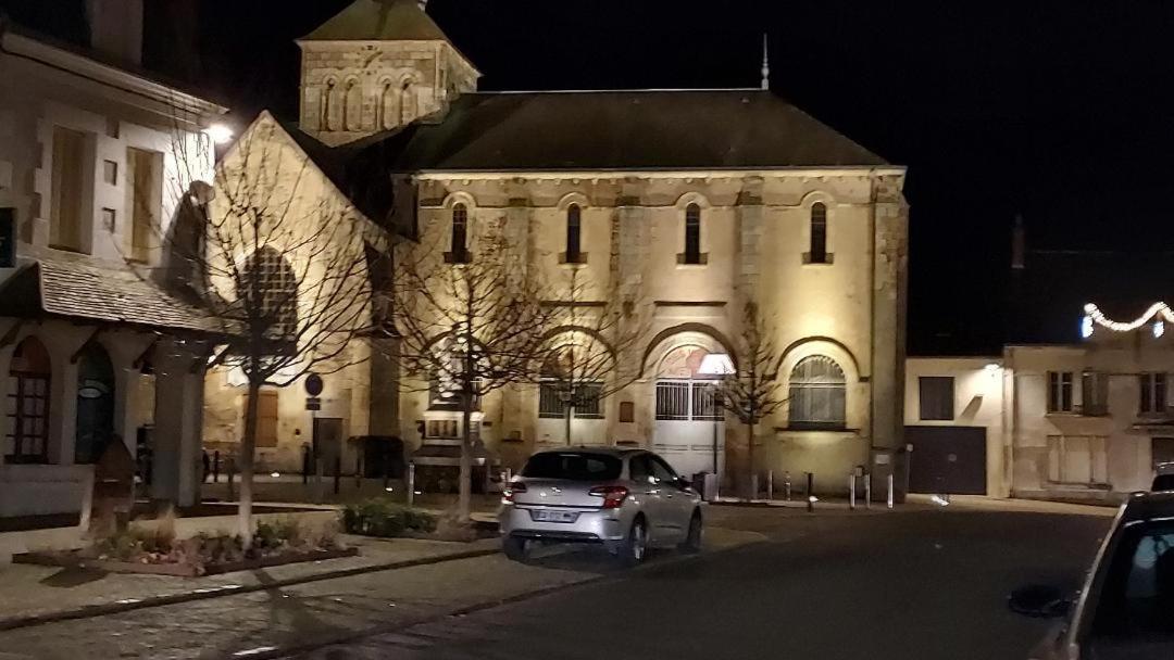Les Gites Du Chateau Châteaumeillant エクステリア 写真